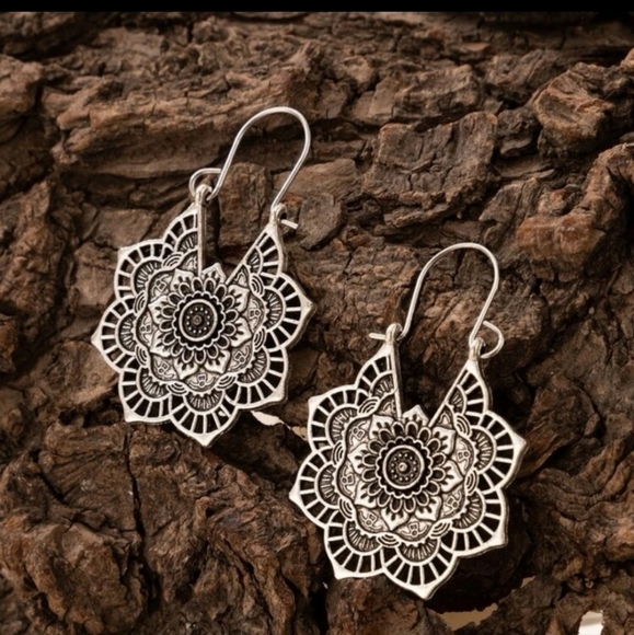 Jewelry - New* gorgeous mandala earrings